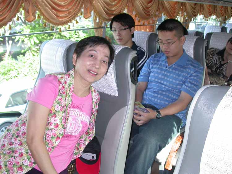 On Touring bus 04.JPG 79.3K